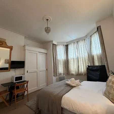 Daire Great Sheperds Bush London